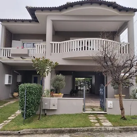 χαίρε, ξεΐνε, παρ' αμμι φιλησεαι Apartment